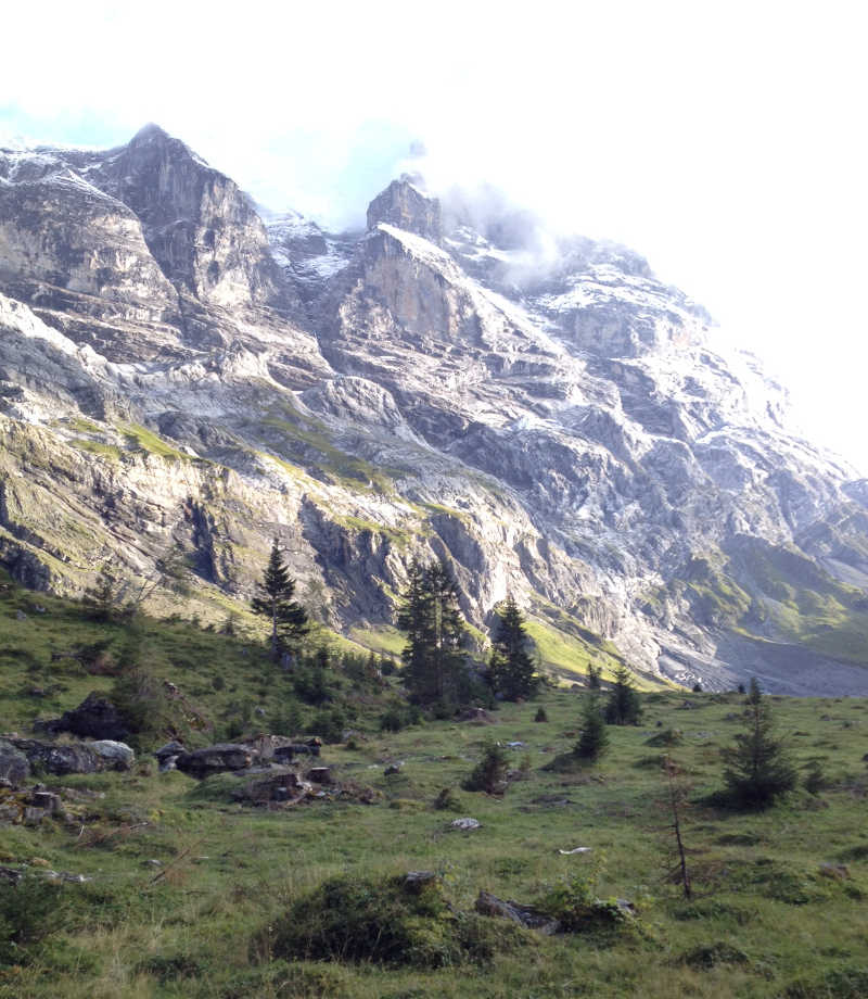 Ist das Biwaken erlaubt? Im Schutzgebiet - wie hier in diesem Jagdbanngebiet in den Schweizer Alpen - ist das Biwakieren nicht erlaubt.